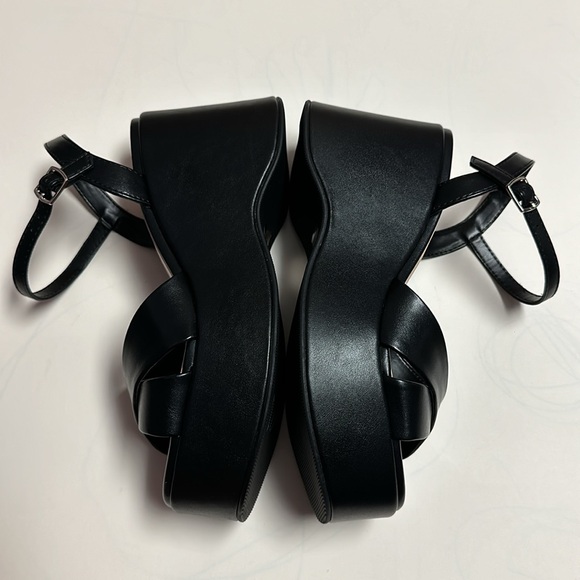 Soda Platform Sandal - Picture 7 of 11